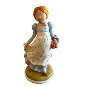 HOLLY HOBBIE Porcelain Figurine Vintage "The Happy Heart" 1974